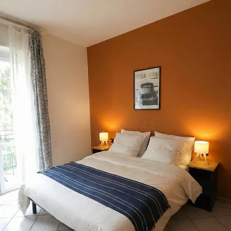 With A Mountain View Appartement